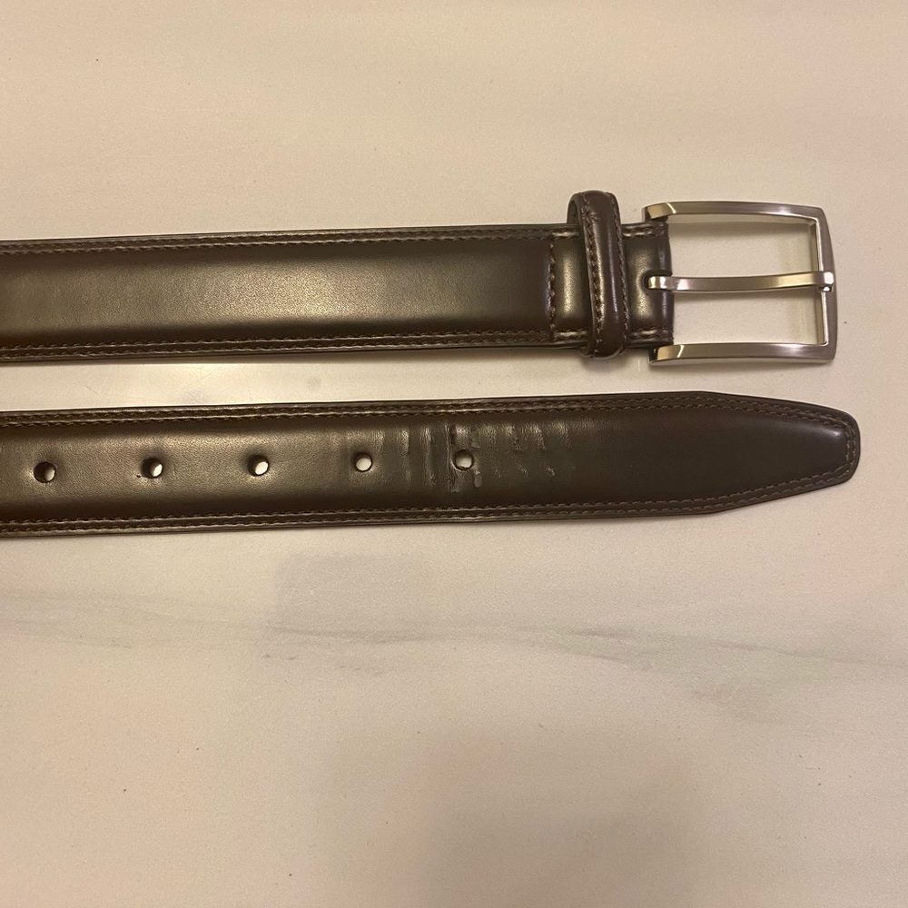 Very dark brown men’s belt